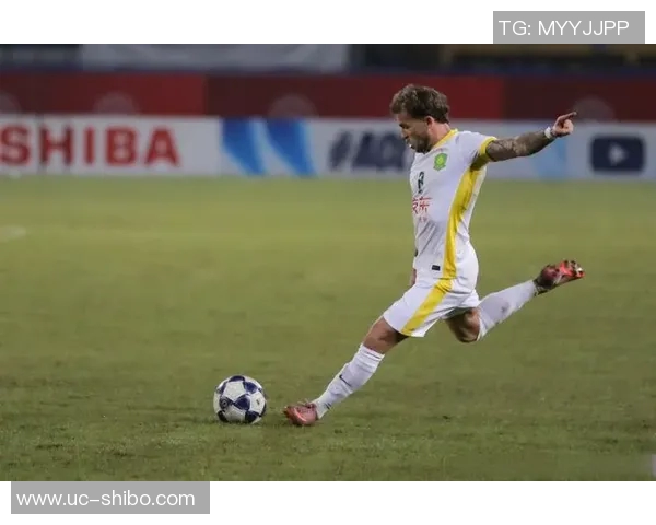 莱切门将谈点球扑救:误以为伊尔迪兹主罚幸运用脚挡出点球